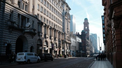 如何通过SEM优化让你的耳机独立站脱颖而出？