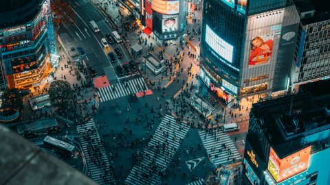 华美银行简介及其在企业跨境金融中的实际功能